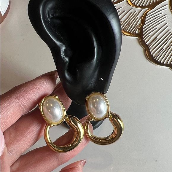 Elegant Gold and Pearl Earrings Chunky Jewelry - Picture 6 of 11